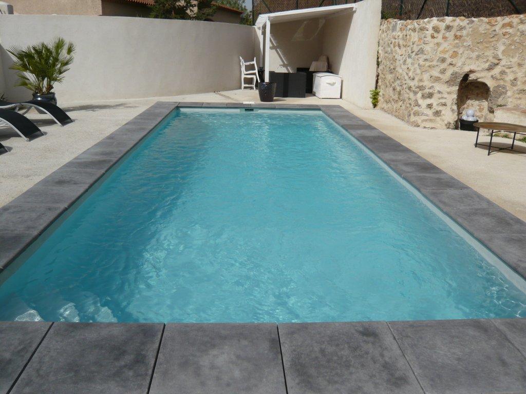 coque piscine gris clair